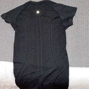 Size 4 lululemon top